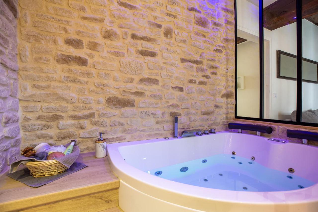 Cocon à Bulles Chic vue Cathédrale avec Spa-jacuzzi Chartres Extérieur photo